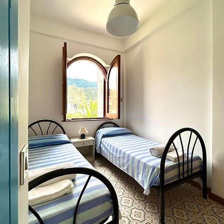 Vista Mare Su Tre Piani Con Giardino Villa Falerna Kültér fotó