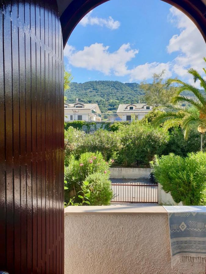 Vista Mare Su Tre Piani Con Giardino Villa Falerna Kültér fotó