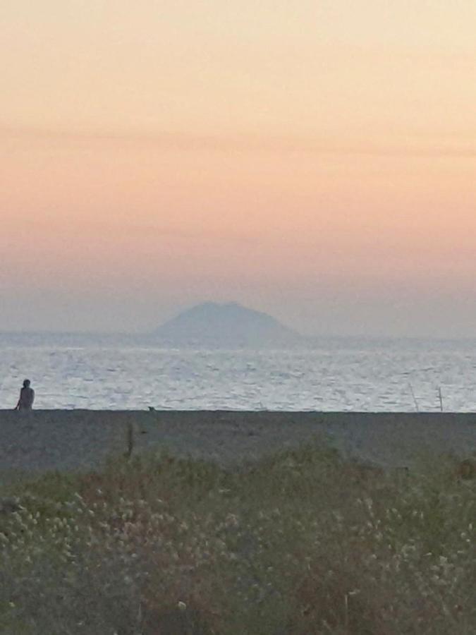 Vista Mare Su Tre Piani Con Giardino Villa Falerna Kültér fotó