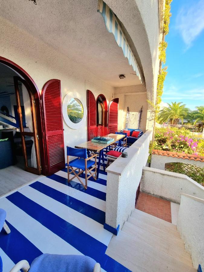 Vista Mare Su Tre Piani Con Giardino Villa Falerna Kültér fotó