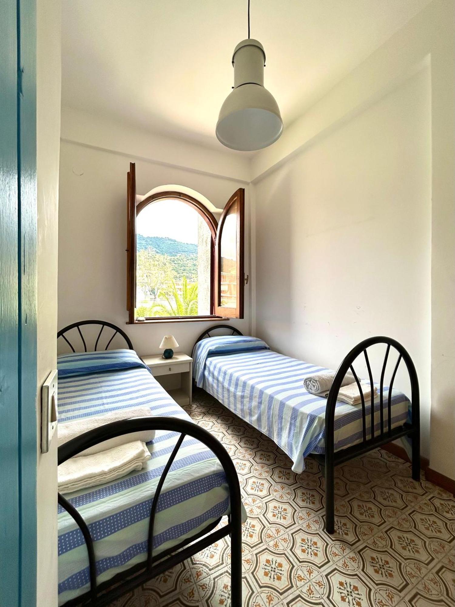 Vista Mare Su Tre Piani Con Giardino Villa Falerna Kültér fotó